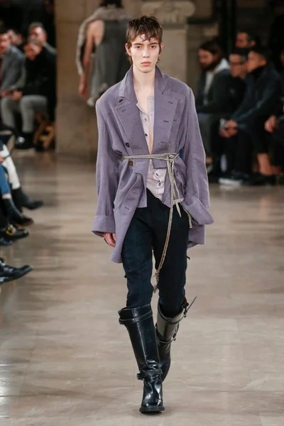 Look 18